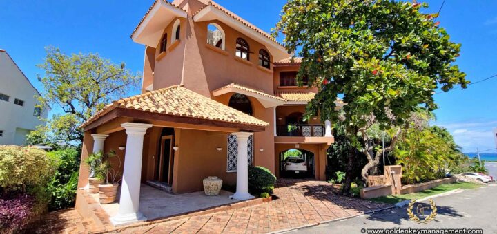 Villa en Costambar Con Vista Al Mar